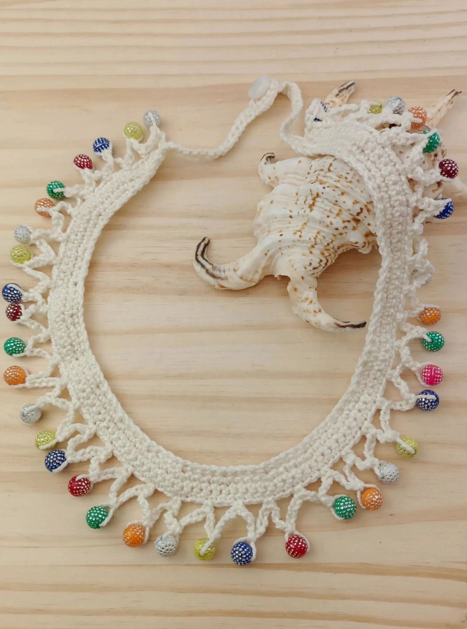 Crochet-knitted necklace with colorful beads – photo 4